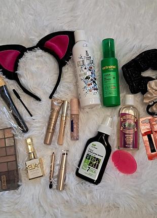Лот косметики в подарунок при замовленні