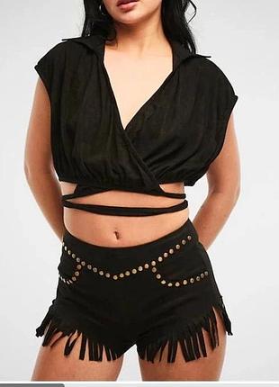 Легкие черные шорты с бахромой