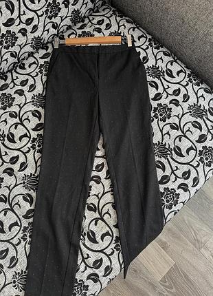 Жіноча класичні брюки зі стрілками