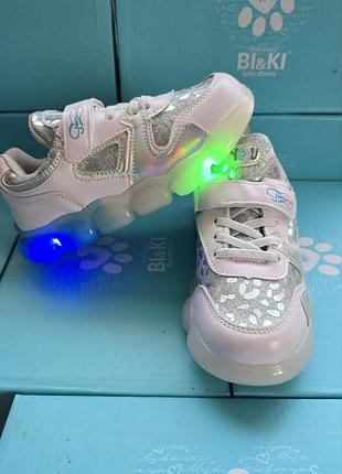 Детские кроссовки на девочку с подсветкой. весна, лето,осень