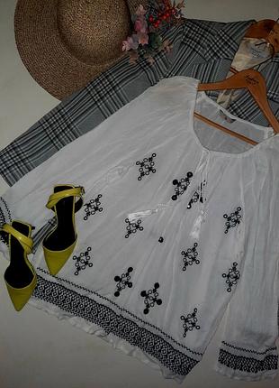 Романтичная тоненькая блузка с вышивкой