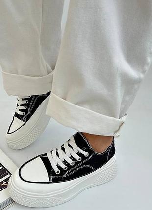 Кеди на високій підошві