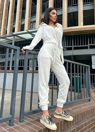 Женский брючный велюровый костюм