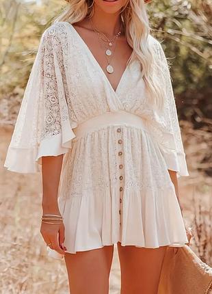 Платье с кружевом