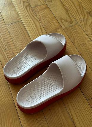 Шльопанці crocs