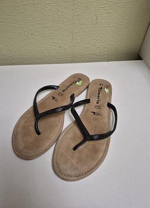 Стильные кожаные шлепанцы