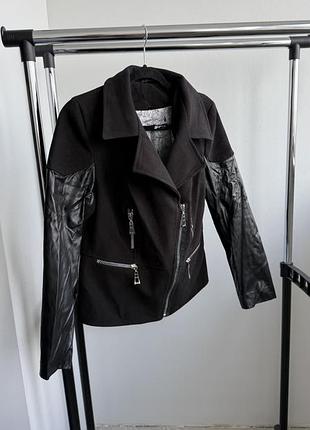 Куртка піджак з лаковими вставками на рукавах