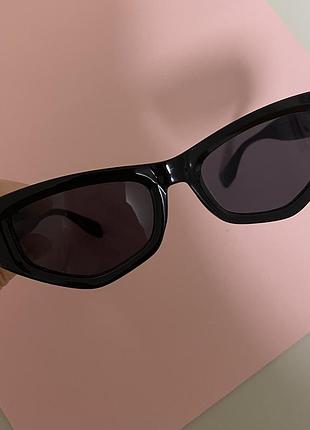 Чорні сонцезахисні окуляри reserved