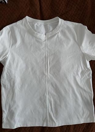 Біла базова футболка