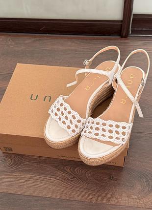 Босоніжки жіночі