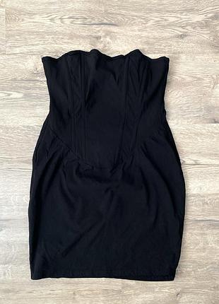 Чорна сукня з відкритими плечима pretty little thing