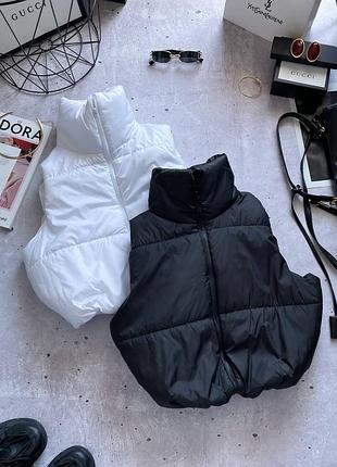 Укорочена жилетка на синтепоні коротка жилетка на синтепоні біла жилетка синтепон чорна жилетка