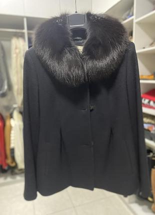 Пальто коротке з хутряним коміром