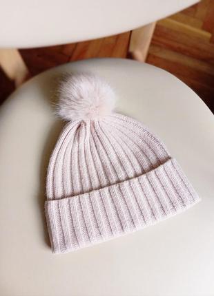 Жіноча підліткова шапка з помпоном відворотом в рубчик h&m тепла акрилова в’язана демі шапочка на дівчинку осінь зима акрил осіння пудрова бежева