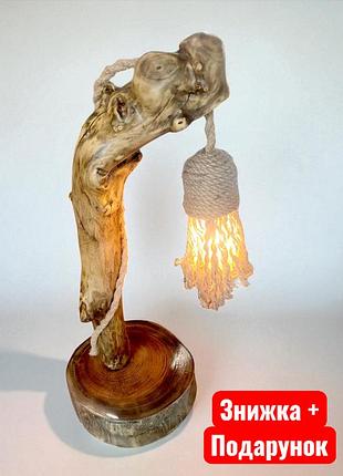 Настільний світильник з натурального дерева — стильний декор для дому