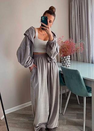 Костюм жіночий