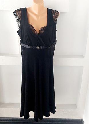 Вишукана брендова  чорна сукня з мереживом