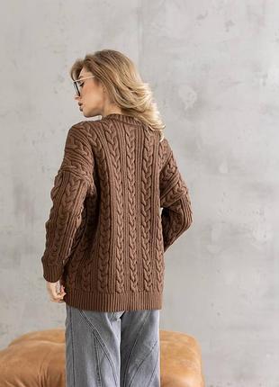 Женский теплый свитер коричневый из шерсти и акрила шерстяной акриловый длинный с узорами косичками без горловины одноцветный прямой