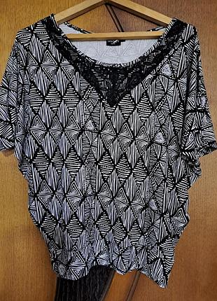 Нова футболка блуза віскоза не мнеться.