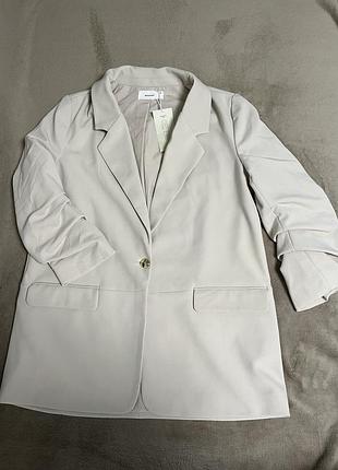 Бежевий піджак rezerved, l розмір, на ґудзику