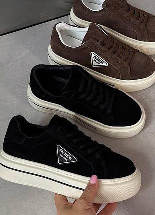 Замшеві кросівки