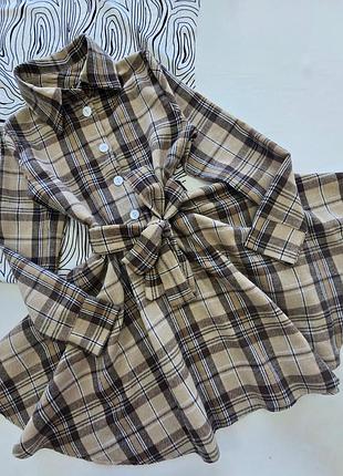 Стильна сукня для дівчинки на ґудзиках