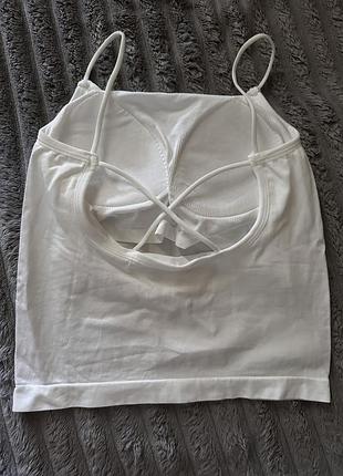 Топ з відкритою спиною