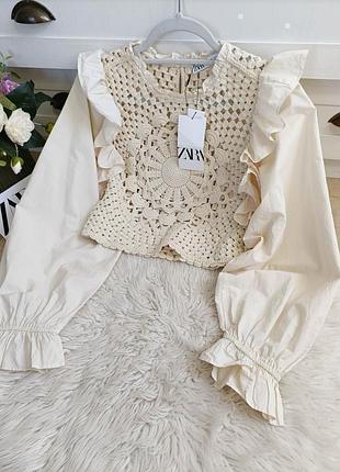 Контрастный трикотажный топ с рукавами и воланами zara, размер l