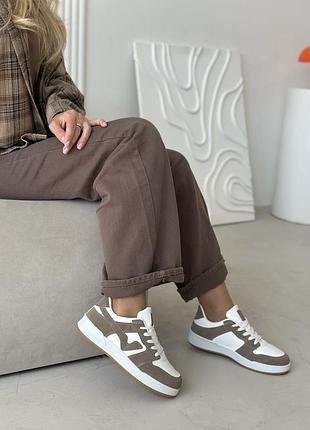 Жіночі шкіряні кросівки