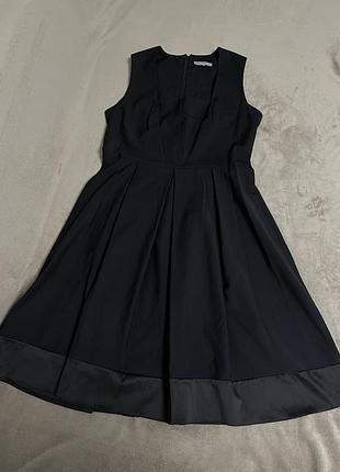 Чорна нарядна сукня