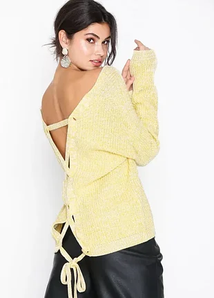 Свитер со шнуровкой от nelly