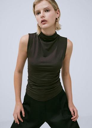 Темно коричневый натуральный женский гольф водолазка топ без рукавов, италия, вискоза