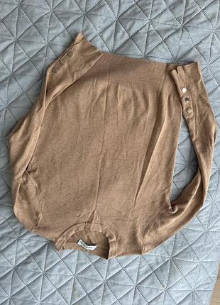 Тонкий бежевий светр zara з ґудзиками на рукавах