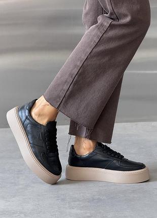 Базові осінні кеди кросівки жіночі шкіряні на платформі чорні