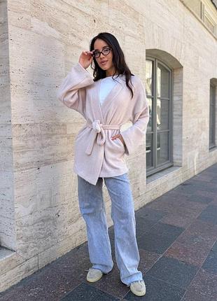 Жіночий теплий кардиган з поясом бежевий