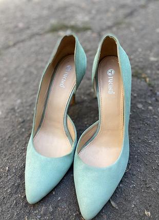 Жіночі туфлі на каблуку