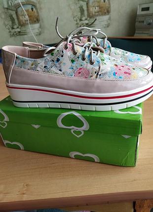 Шикарные новые туфли 38