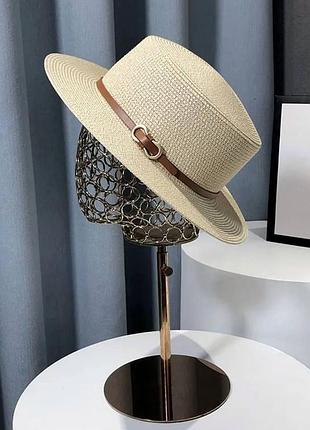 Жіночий літній капелюх-канотьє, оздоблений стрічкою з екошкіри. колір світлий беж. розмір 56-58