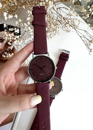 Уцінка!!! незначний недолік на ремінчику. фото в описі!!! жіночий наручний годинник. колір бордовий