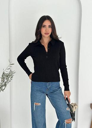 7036 трикотажное поло с мягким воротником. модель застегивается на пуговицы спереди. фото реал