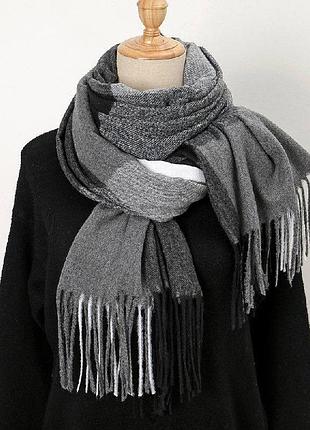 Шарф-палантин в клеточку.  черный с серым