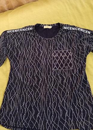 Красиаий тоненький светр в блискітках .