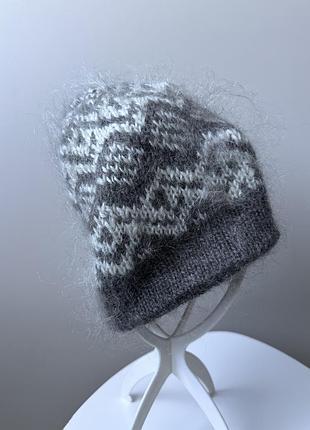 Мила шерстяна шапка з ангорою