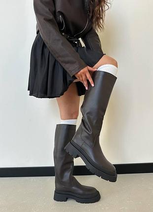 Стильні шоколадні шкіряні чоботи труби