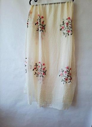 Шарф шелковый с вышивкой из шелка