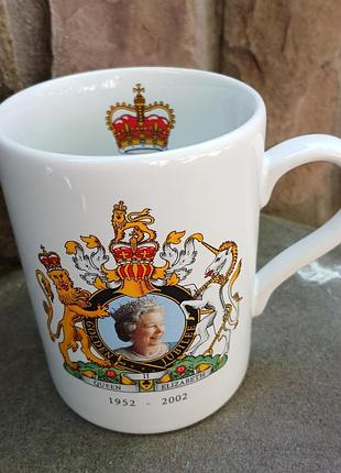 Памятная фарфоровая кружка в честь английской королевы евлизалеты 1952-2002 года.