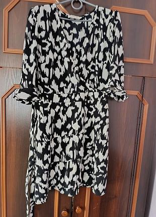 Стильное платье на запах с поясом