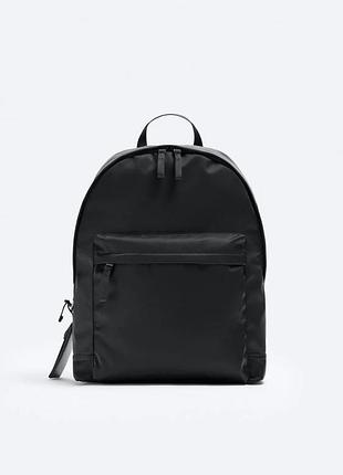 Zara рюкзак в чорному кольорі. виконаний з щільного нейлону.