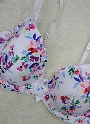 Бюст якісний кольоровий