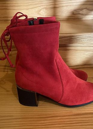Ботінки червоні , код  2006